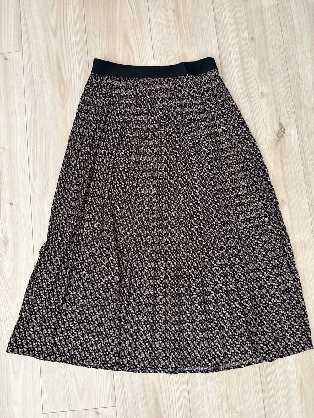 Melloday Black Floral Pleated Midi Skirt